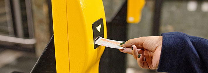 社員の交通費申請がICカードと切符で2通りあります。交通費申請のルールはどうすべきでしょうか？