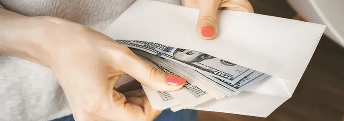 取引先への謝礼は経費精算をする際、交際費になるのでしょうか?それとも手数料として処理をするのでしょうか?