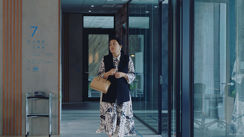 : 楽楽精算の新テレビCM「経理部だけ昭和」篇ストーリー_その1
